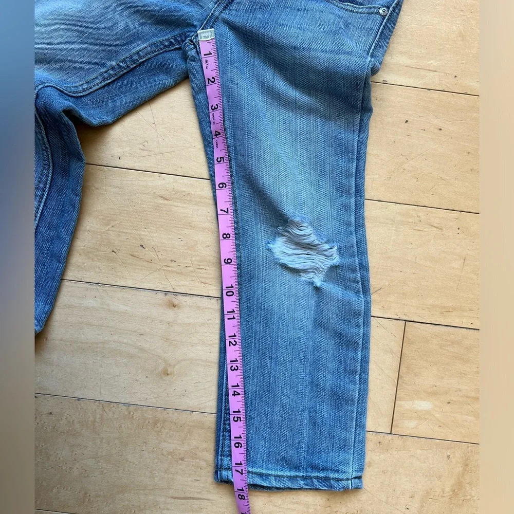 Epic Threads straight leg distressed‎ jeans, sz 5, light wash, snap, adjustable